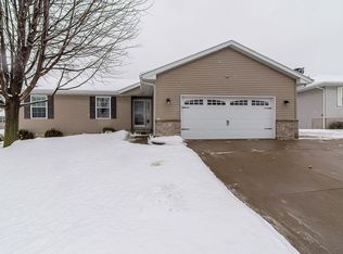 2410 Eastlawn Dr, Marion, IA 52302
