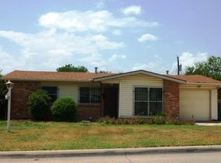 2332 Debra Court Dr, Fort Worth, TX 76112