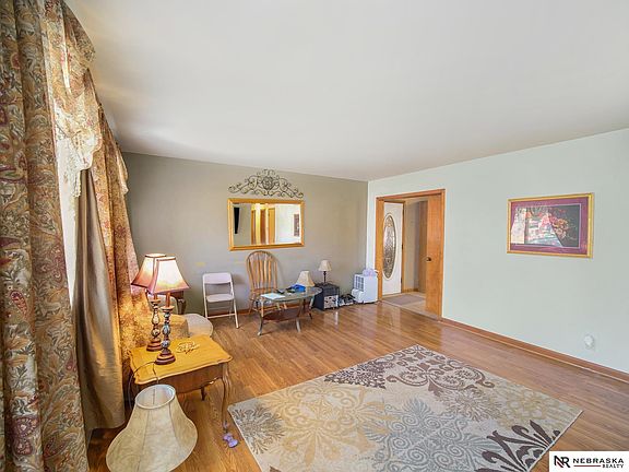 3rd image of 2561 Woods Blvd