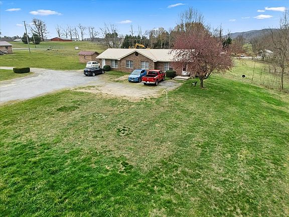 3rd image of 797 Ivanhoe Rd