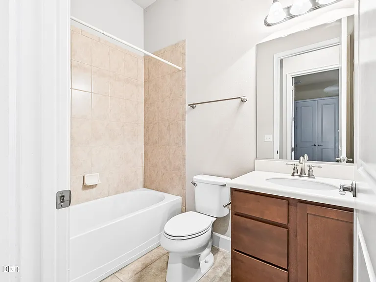 802 Aldenham Ln — Photo 15