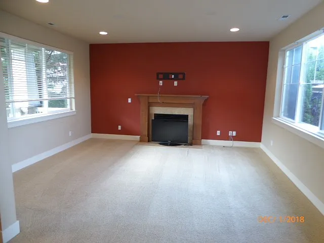 Beautiful 3 Bed 2.5 Bath Home in Redmond Ridge — Photo 3