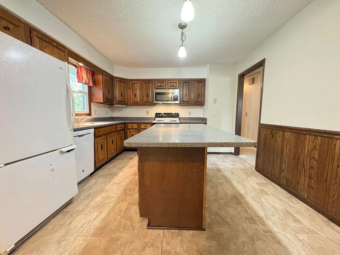 $2,995 | 4 Bedroom, 2.5 Bathroom Multi Floor House | NO Pets | Available for August 5th, 2026 Mov... — Photo 4