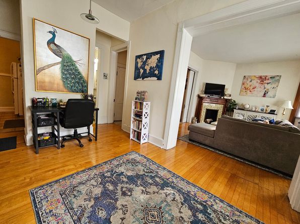 712 E Wells St #1