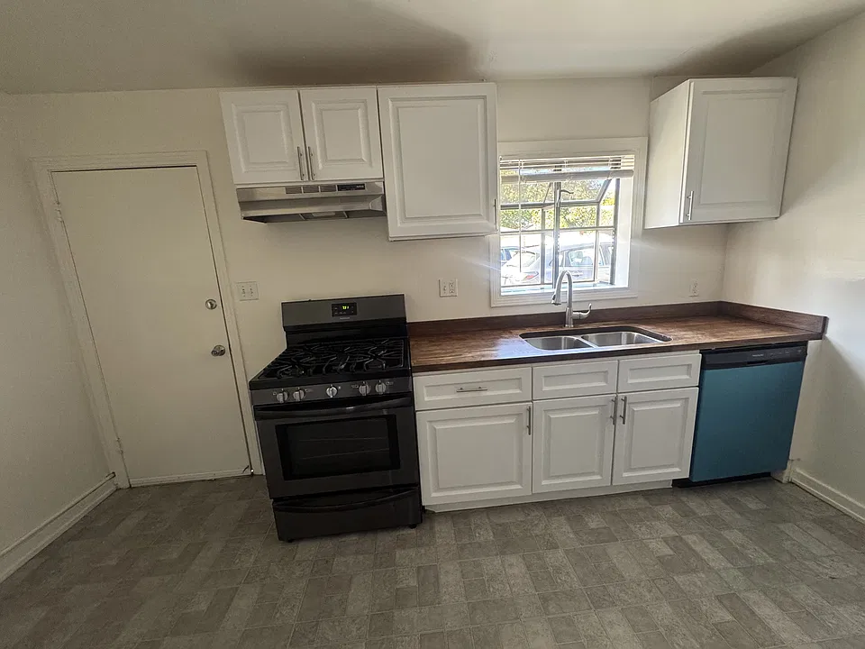 Kitchen, with dishwasher