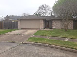 1002 W Belgravia Dr, Pearland, TX 77584