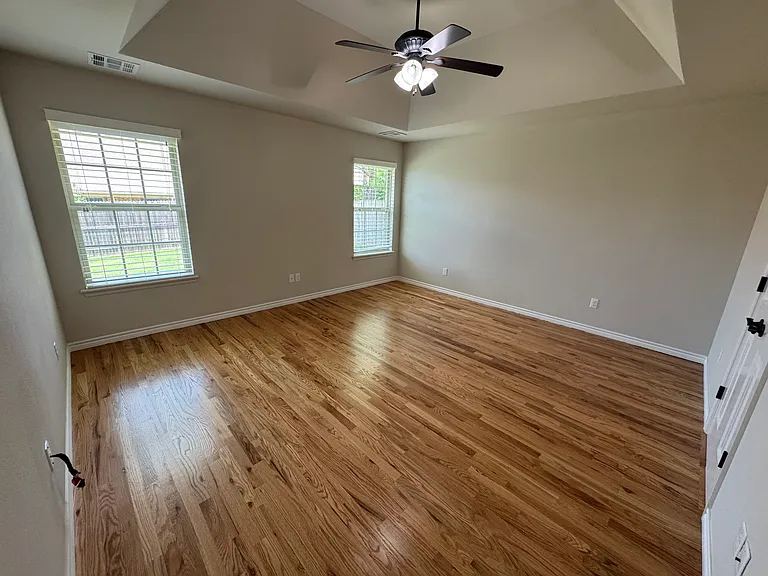 912 W Fargo St — Photo 16