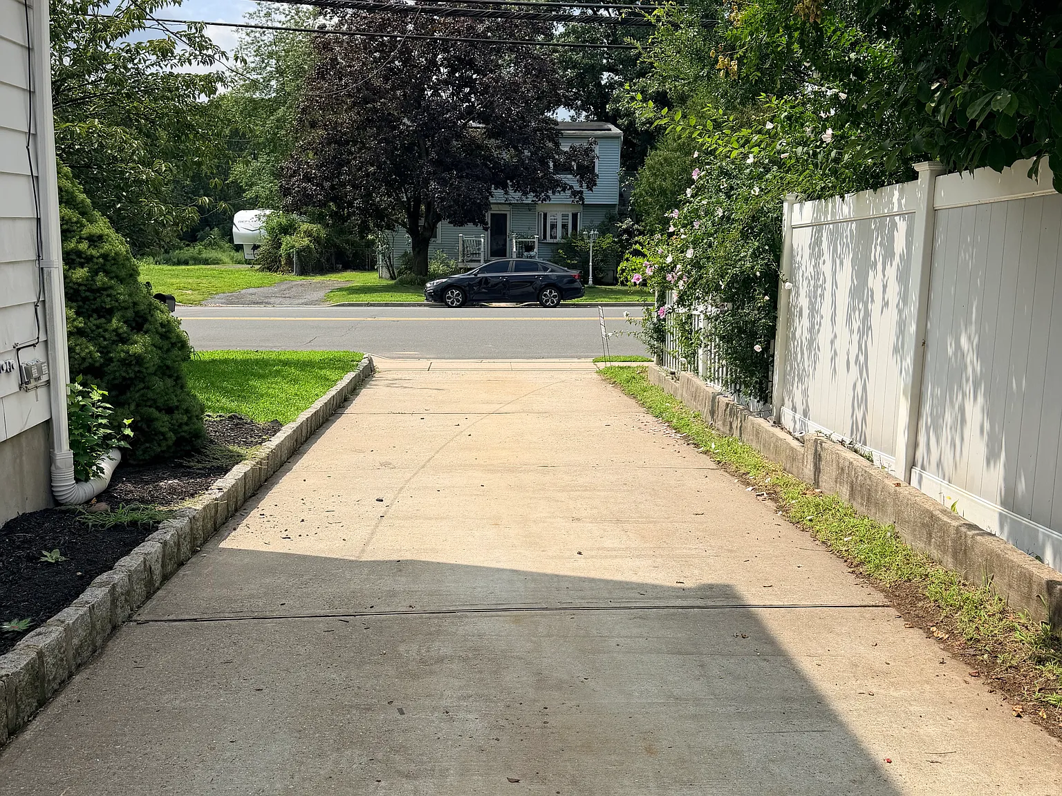 3 bed, 1100 sqft, $2,100 — Photo 2