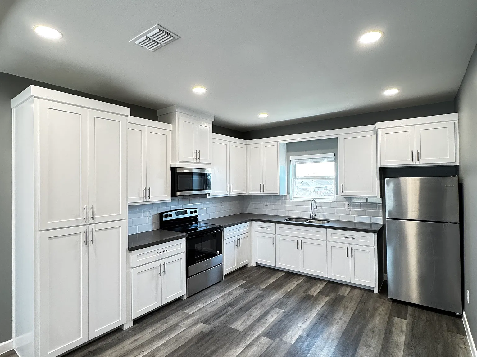 1806 Angelina Dr — Photo 4