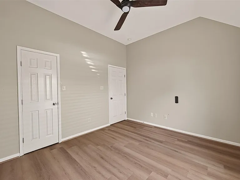 706 Silver Creek Cir — Photo 36