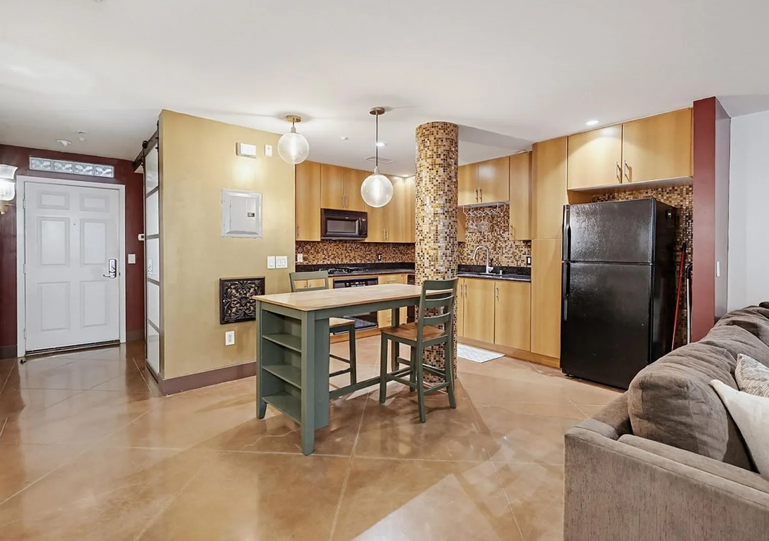 $1,000 Move in Special! Modern Industrial Condo in the Heart of Downtown San Diego Walk to Petco ... — Photo 2