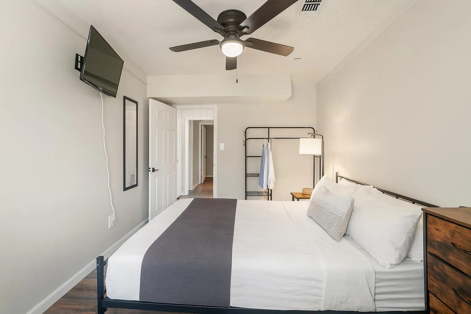 4 bed, 3.5 bath, 1884 sqft, $841 — Photo 3