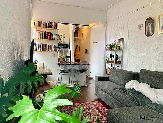 Rented by Batra Group Inc | media 10