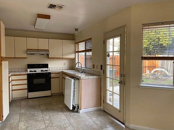 5th image of 5121 Yvonne Way