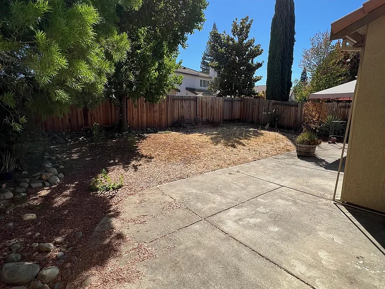 2247 Railway Cir — Photo 30