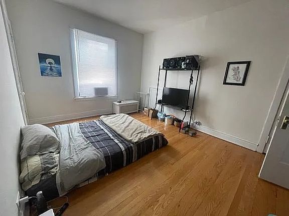 4th image of 3933 N Pine Grove Ave APT 3S