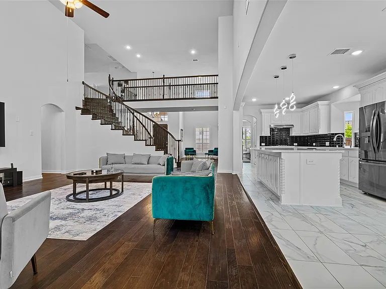 2305 Hickey Dr — Photo 32