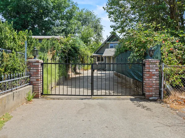 102 Marie Cir, Rogue River, OR 97537