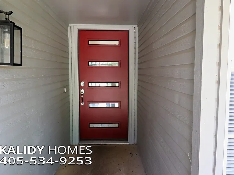 6001 SE 8th St — Photo 3