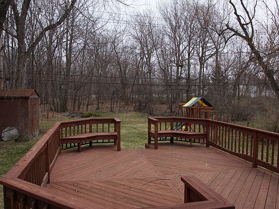 Large Deck in Private Yard