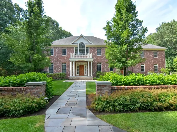 122 Lake St, Sherborn, MA 01770