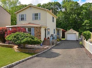 17 Eisenhower St, Budd Lake, NJ 07828