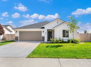 823 E 19th St N, Mountain Home, ID 83647