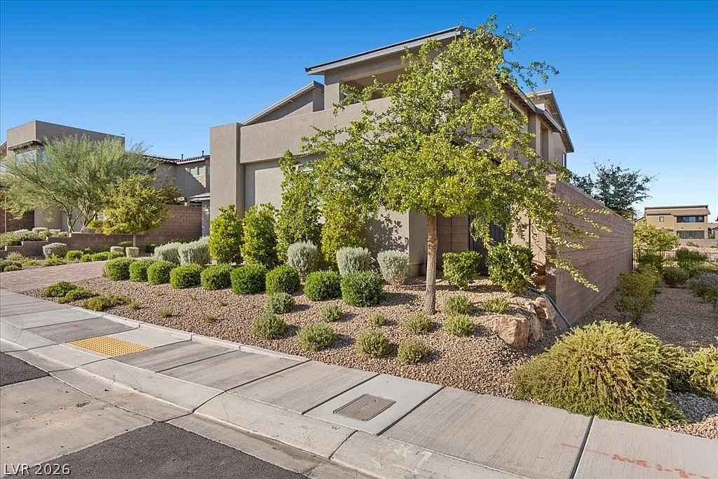 5 bed, 4.5 bath, 3685 sqft, $7,995 — Photo 4