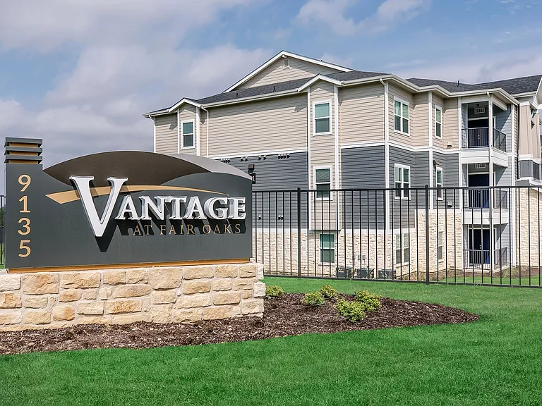 Exterior Vantage at Fair Oaks