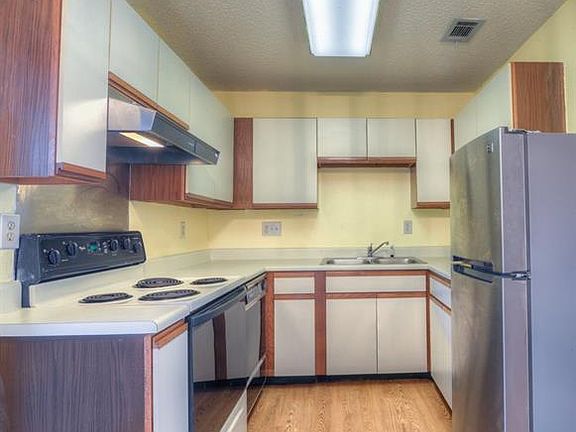 5th image of 1015 E Yager Ln Unit 190