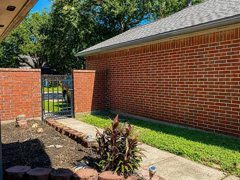 7142 River Garden Dr — Photo 4