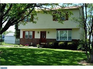 1036 Mearns Rd, Warminster, PA 18974