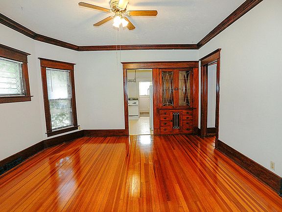 4th image of 924 S 11th St