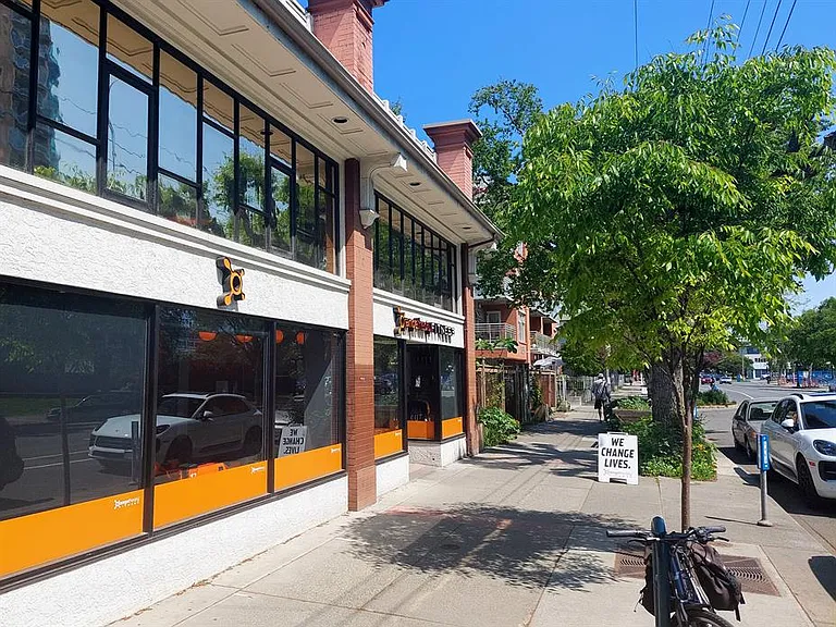 1010 Yates St #3 — Photo 4