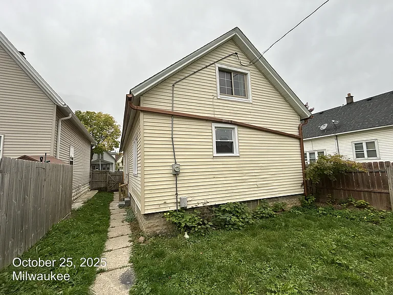 1560 S 26th St — Photo 15