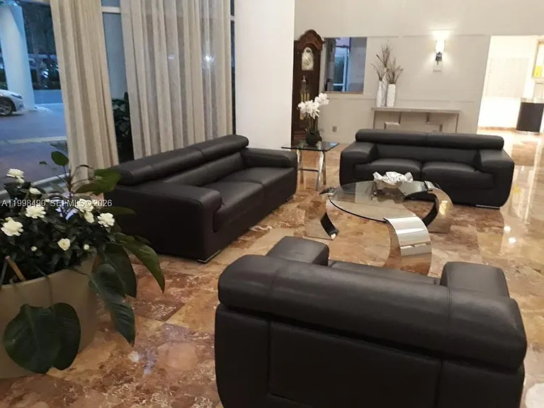 3600 Mystic Pointe Dr #910 — Photo 37