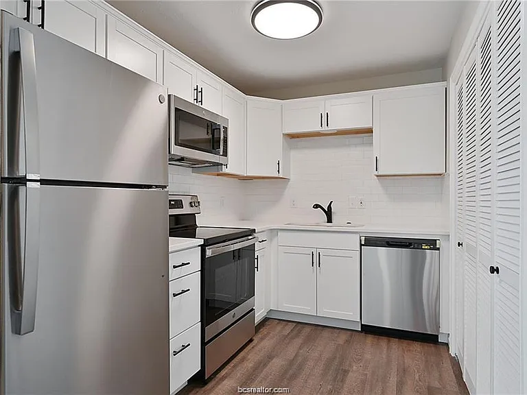 403 Manuel Dr #D — Photo 4