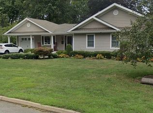 33 Wyckham Rd, Tinton Falls, NJ 07724