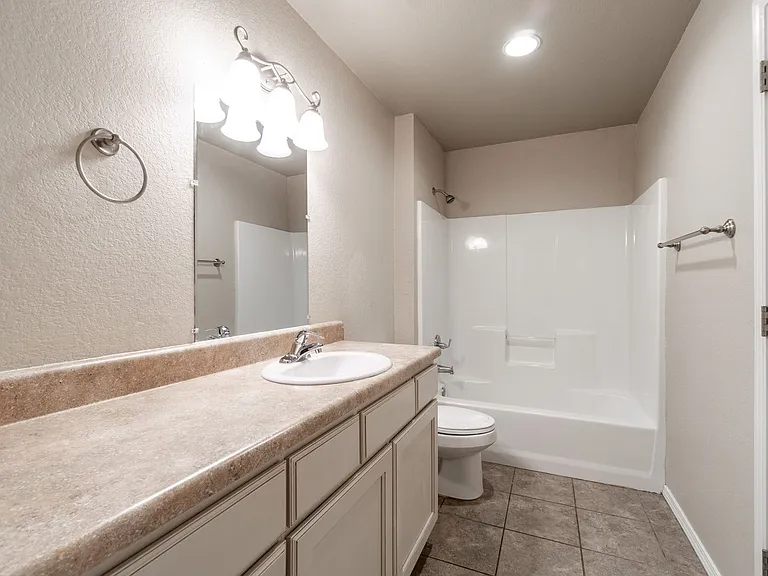 2763 Oakview Rd — Photo 8