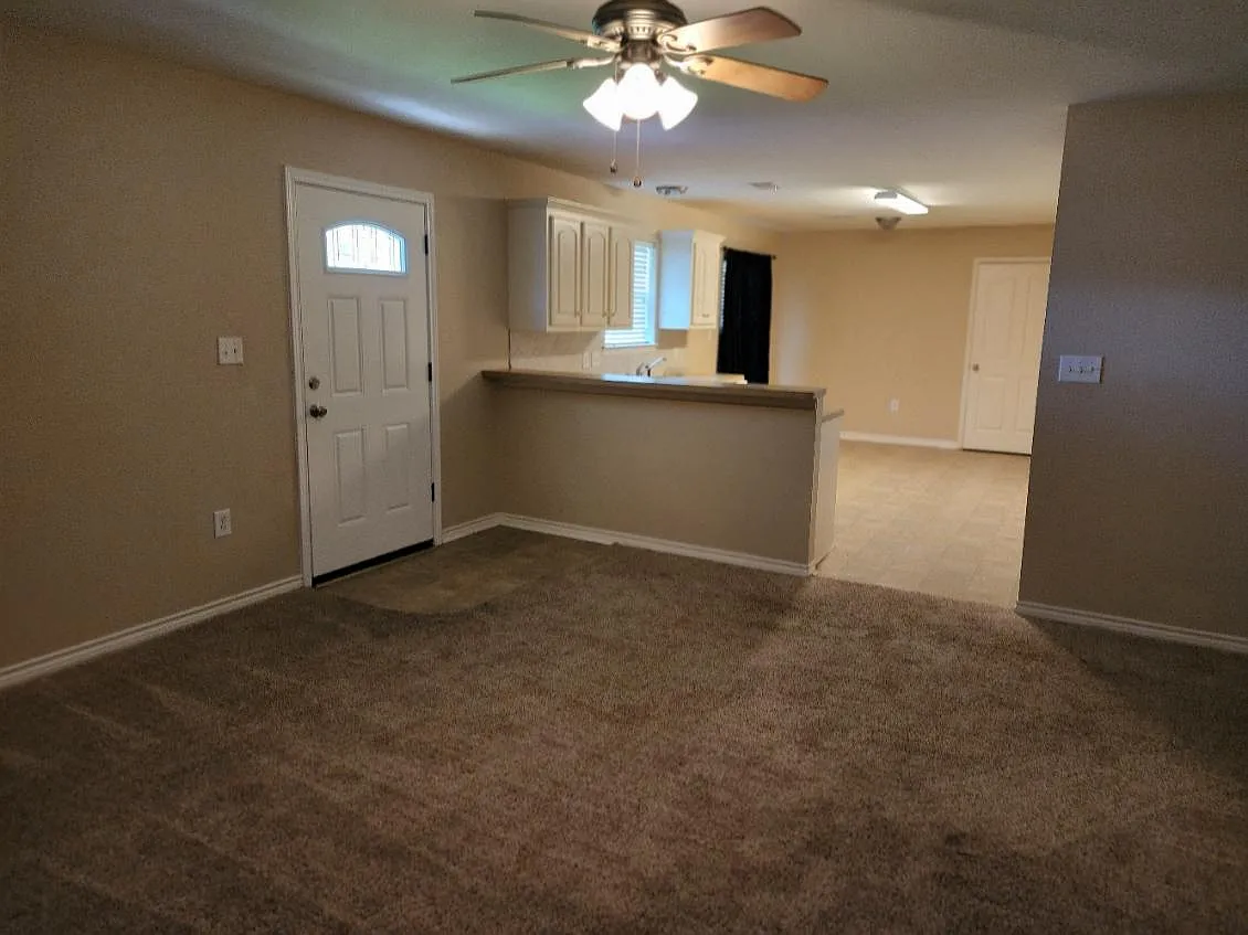 2 bed, 1074 sqft, $1,300 — Photo 2