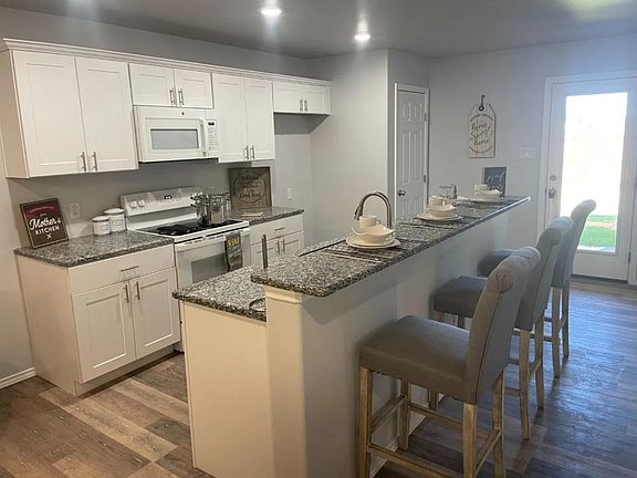 3rd image of 8424 10th Pl