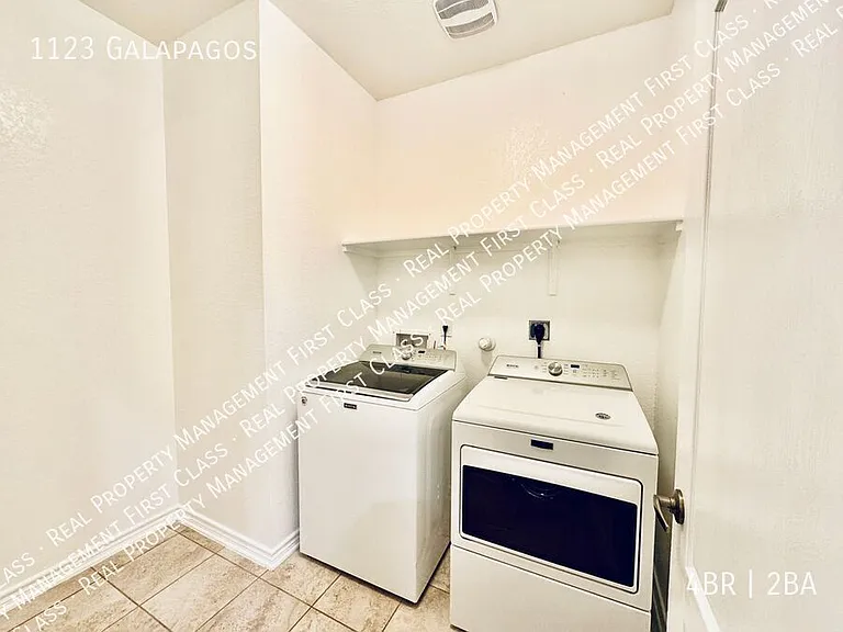 1123 Galapagos — Photo 14