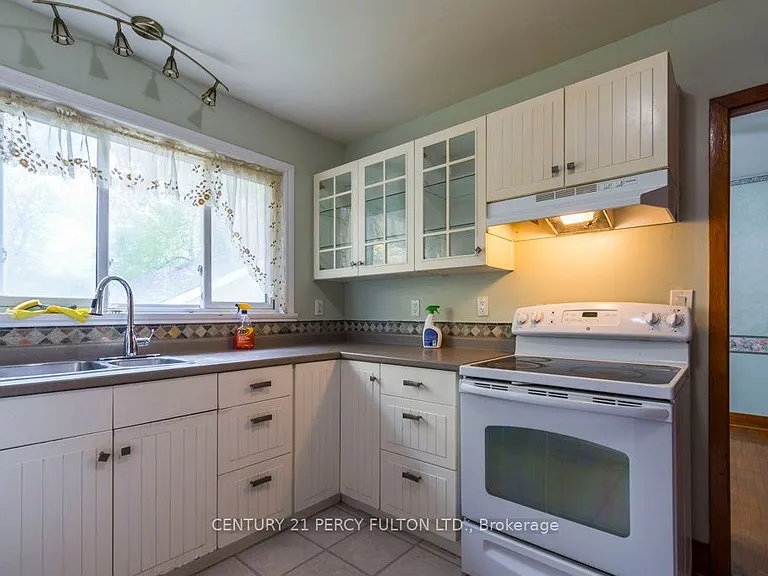 71 Prince Of Wales Dr #MAIN — Photo 4