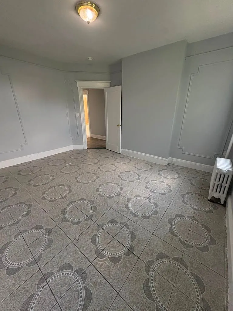 3 bed, 1.0 bath, $3,300 — Photo 2