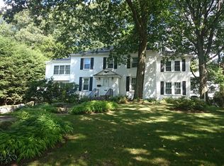 17 Baker Cir, Brookline, MA 02467