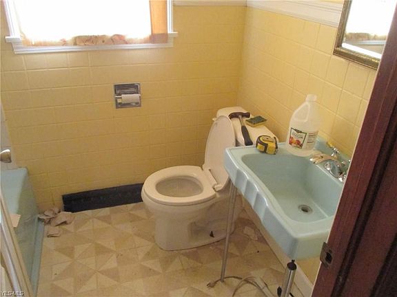 4th image of 565 Loveless Ave