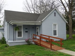 601 6th St, Carmi, IL 62821