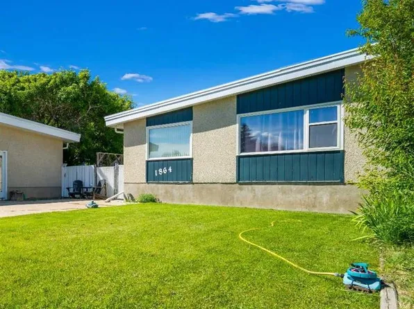 1864 S 16th St SE, Medicine Hat, AB T1A 7J7