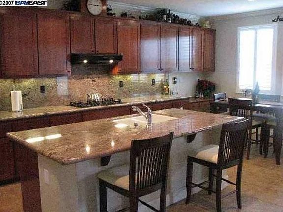 Amazing Kitchen w/Granite Counters and 5 Burner Gas Range