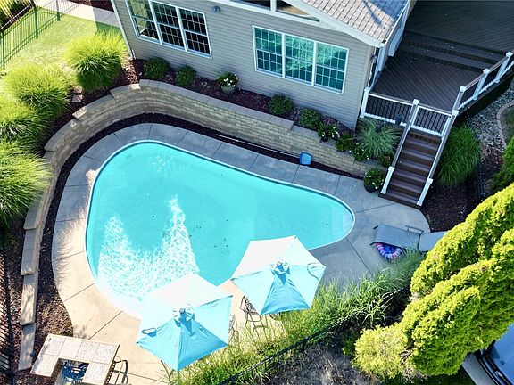 3rd image of 8021 Woodcreek Dr